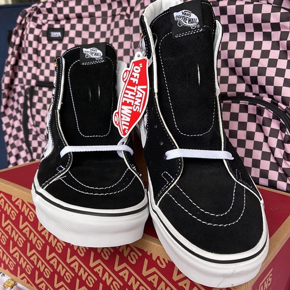 Vans Men’s Sk8-Hi
Checkerboard Koi/Black
VN0A7Q5NVG3
Sneakers - Picture 7 of 16